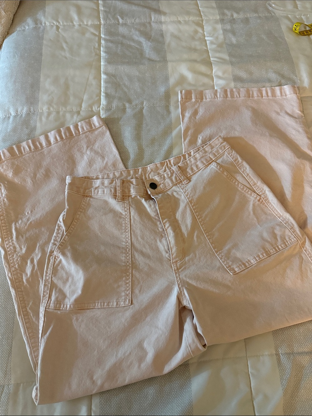 Universal Thread Pale Pink/Peach Cropped Wide-Leg Jeans